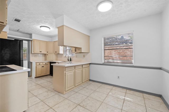 13834 Oakwood Lane, Sugar Land, TX 77498