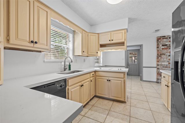 13834 Oakwood Lane, Sugar Land, TX 77498