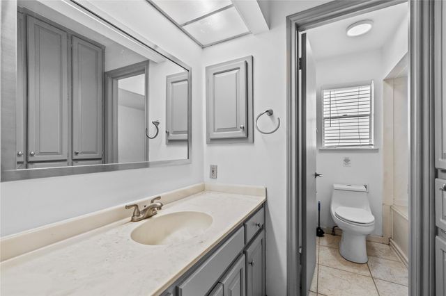 13834 Oakwood Lane, Sugar Land, TX 77498