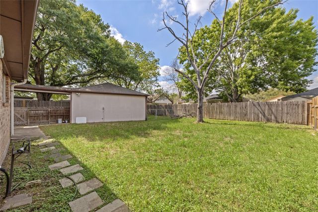 13834 Oakwood Lane, Sugar Land, TX 77498