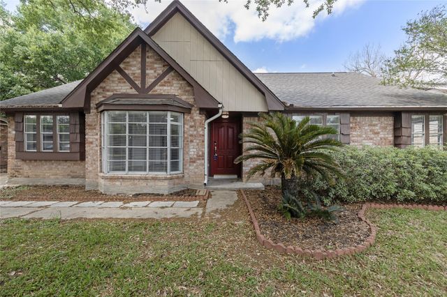 13834 Oakwood Lane, Sugar Land, TX 77498