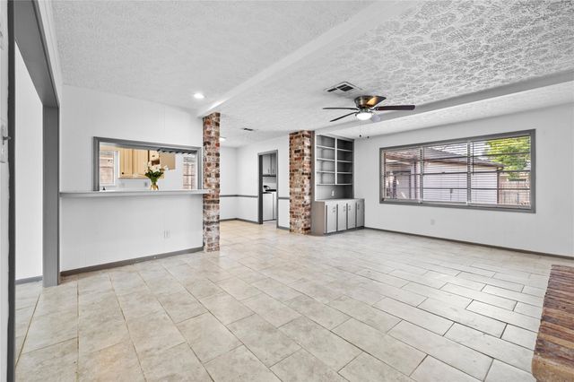 13834 Oakwood Lane, Sugar Land, TX 77498