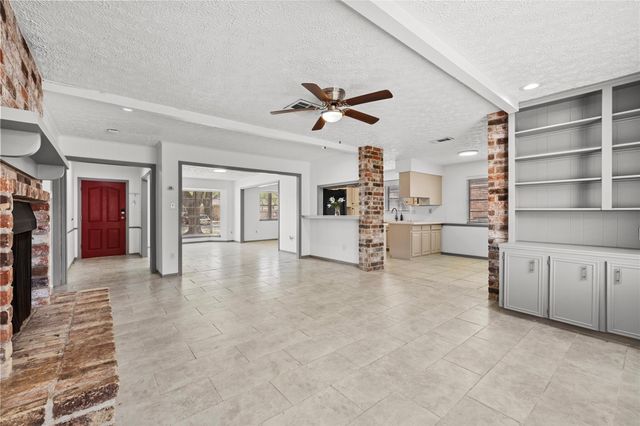 13834 Oakwood Lane, Sugar Land, TX 77498