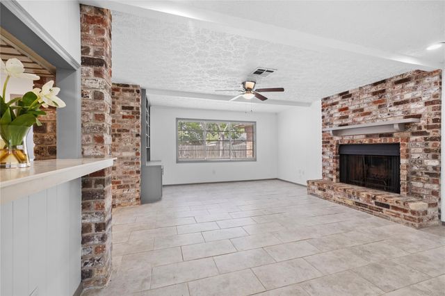 13834 Oakwood Lane, Sugar Land, TX 77498