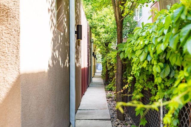 1203 Iron Avenue SW APT 2, Albuquerque, NM 87102