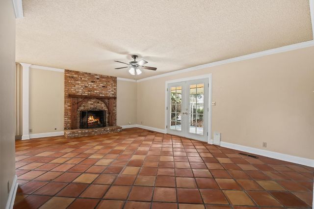 6725 N Baird Avenue, Fresno, CA 93710