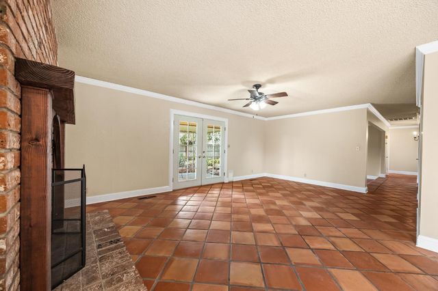 6725 N Baird Avenue, Fresno, CA 93710