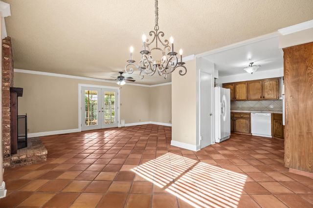 6725 N Baird Avenue, Fresno, CA 93710