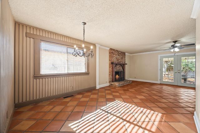 6725 N Baird Avenue, Fresno, CA 93710