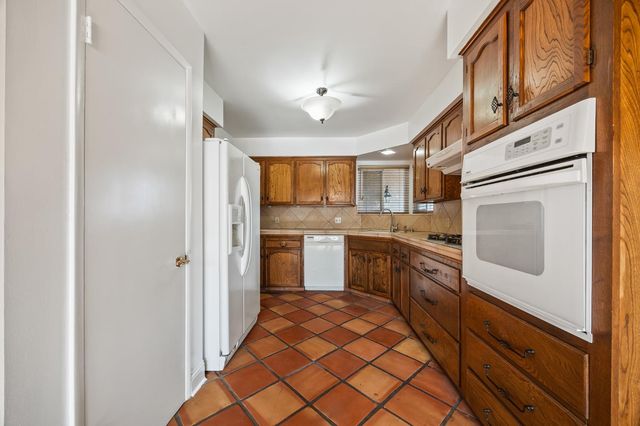 6725 N Baird Avenue, Fresno, CA 93710