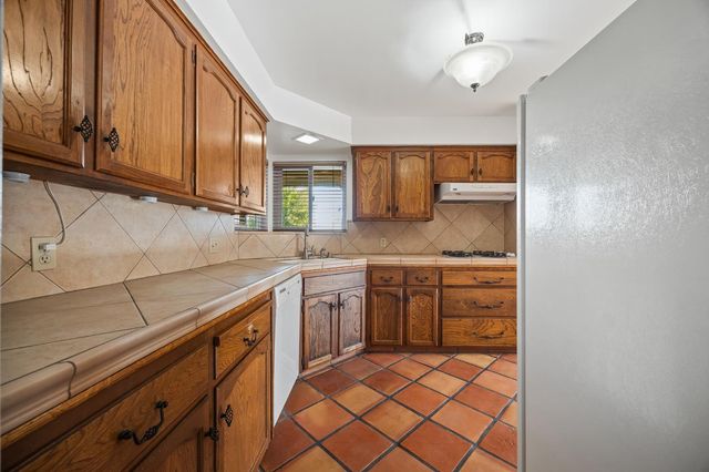 6725 N Baird Avenue, Fresno, CA 93710