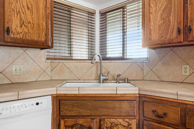 6725 N Baird Avenue, Fresno, CA 93710