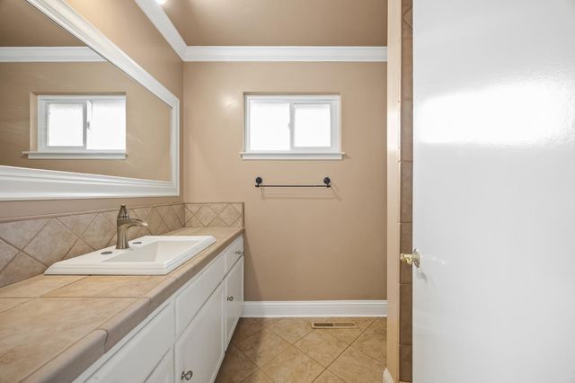 6725 N Baird Avenue, Fresno, CA 93710