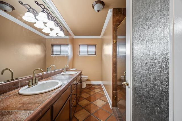 6725 N Baird Avenue, Fresno, CA 93710