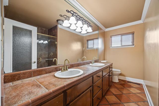 6725 N Baird Avenue, Fresno, CA 93710