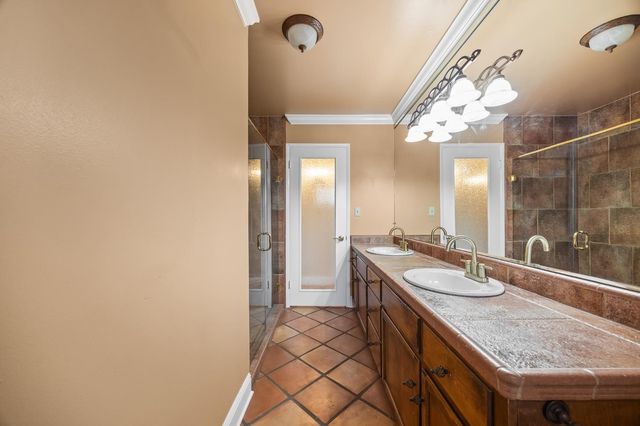 6725 N Baird Avenue, Fresno, CA 93710