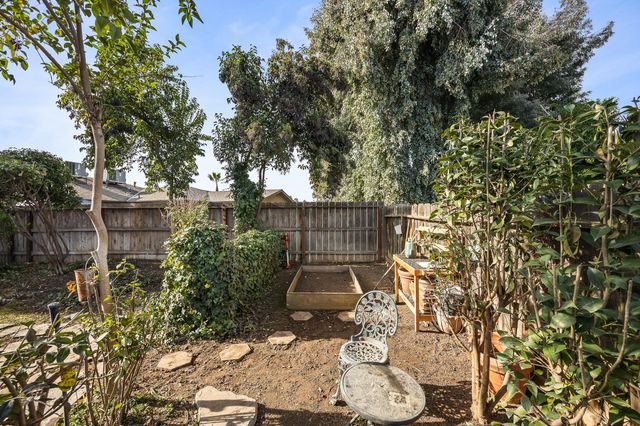 6725 N Baird Avenue, Fresno, CA 93710