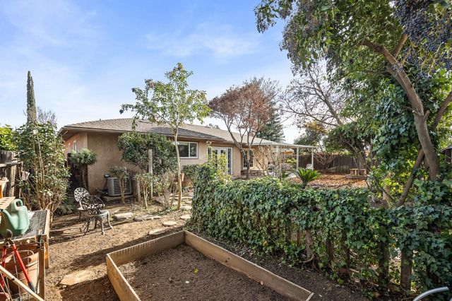 6725 N Baird Avenue, Fresno, CA 93710