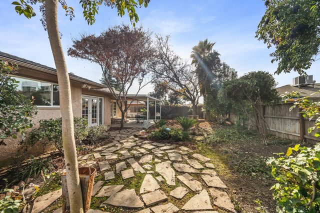 6725 N Baird Avenue, Fresno, CA 93710