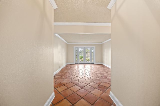 6725 N Baird Avenue, Fresno, CA 93710