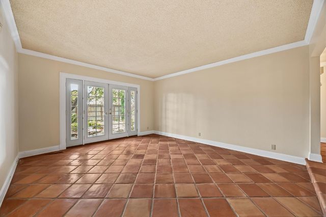 6725 N Baird Avenue, Fresno, CA 93710