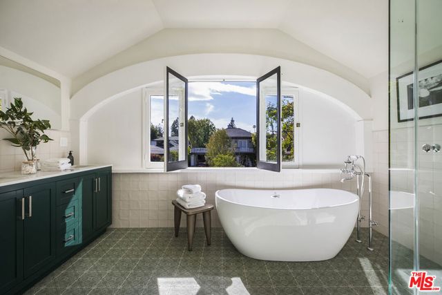 1926 N Wilton Place, Los Angeles, CA 90068