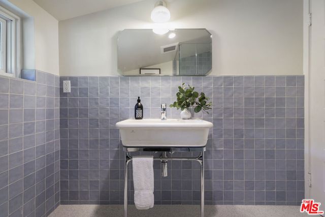 1926 N Wilton Place, Los Angeles, CA 90068