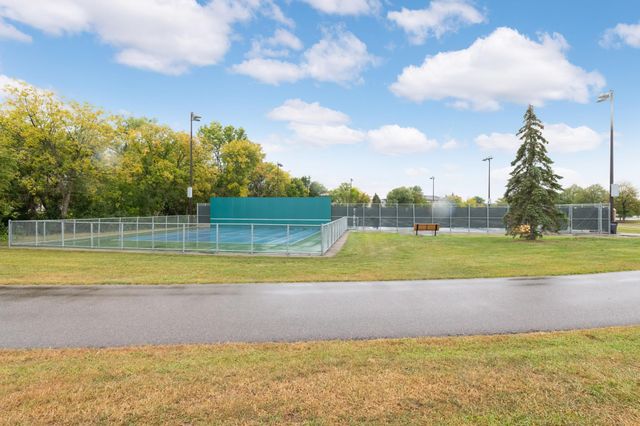 15635 17th Avenue N, Plymouth, MN 55447