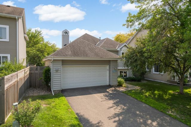 15635 17th Avenue N, Plymouth, MN 55447