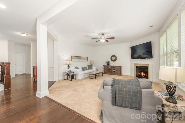 10020 Michael Crossing Drive, Charlotte, NC 28213