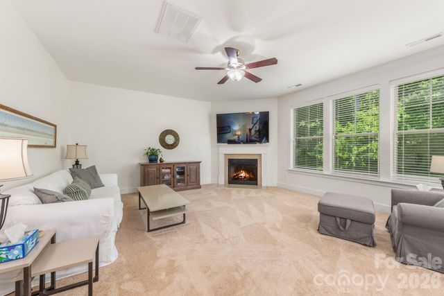 10020 Michael Crossing Drive, Charlotte, NC 28213
