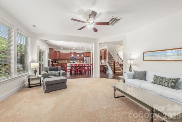10020 Michael Crossing Drive, Charlotte, NC 28213