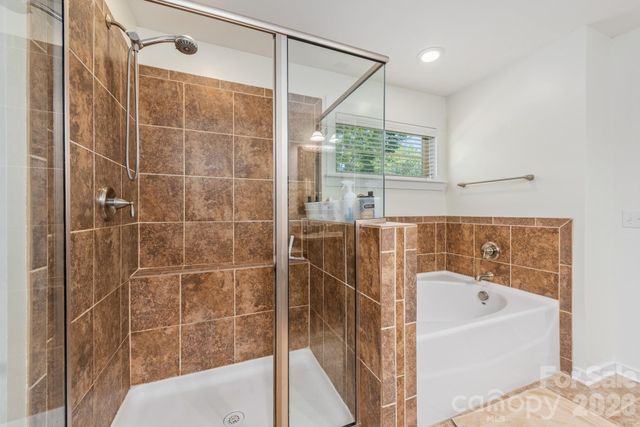 10020 Michael Crossing Drive, Charlotte, NC 28213