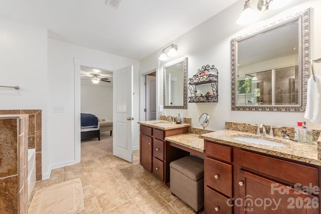 10020 Michael Crossing Drive, Charlotte, NC 28213