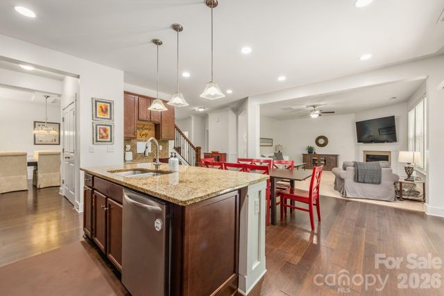 10020 Michael Crossing Drive, Charlotte, NC 28213