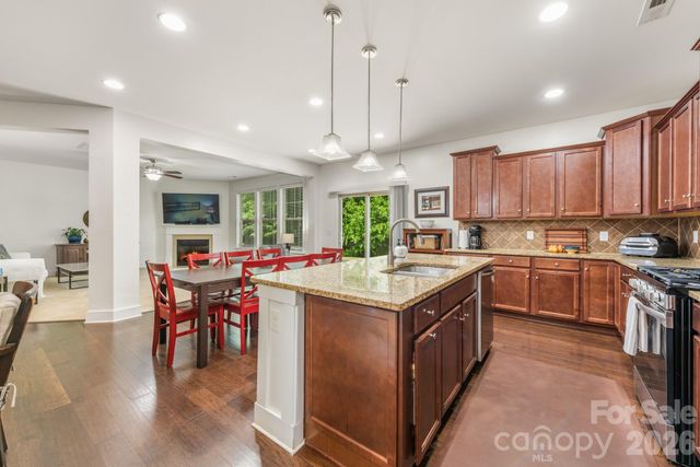 10020 Michael Crossing Drive, Charlotte, NC 28213