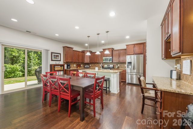 10020 Michael Crossing Drive, Charlotte, NC 28213