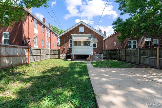 6033 Carlsbad Avenue, St Louis, MO 63116