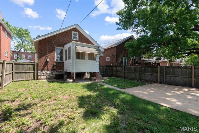 6033 Carlsbad Avenue, St Louis, MO 63116