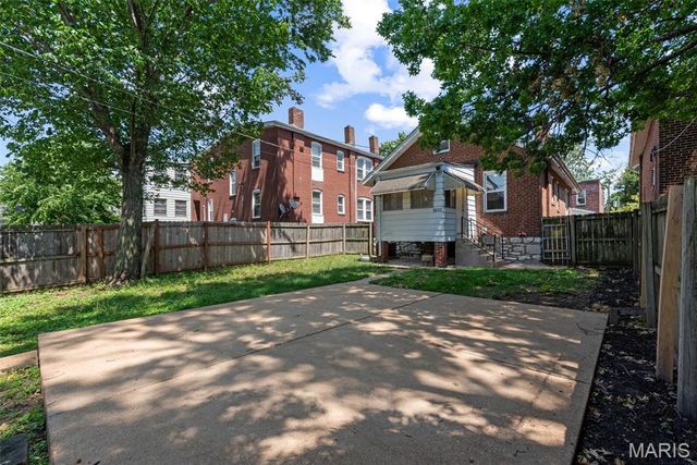 6033 Carlsbad Avenue, St Louis, MO 63116