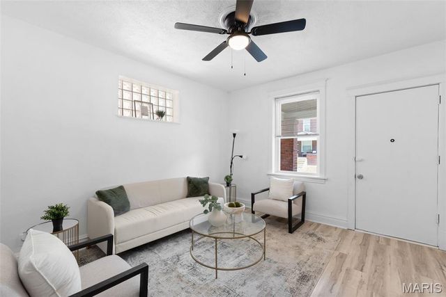 6033 Carlsbad Avenue, St Louis, MO 63116