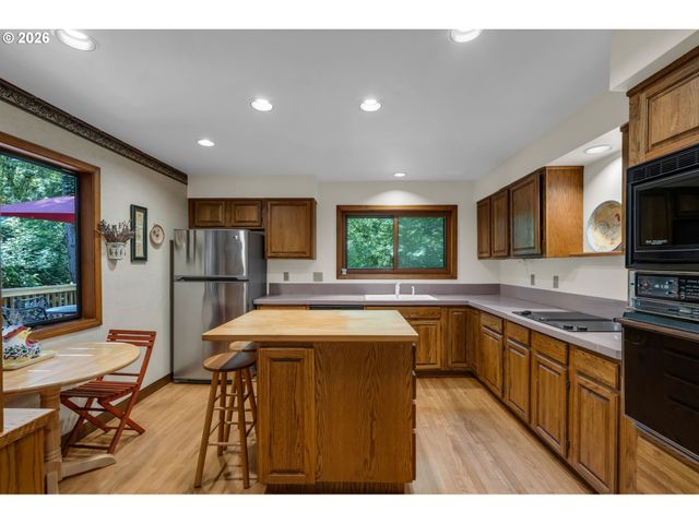 3141 ROYCE Way, Lake Oswego, OR 97034