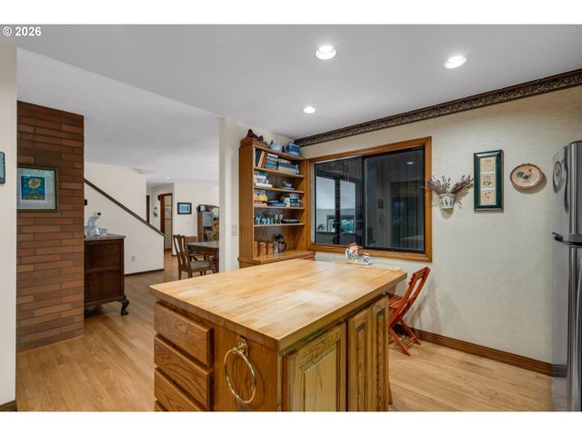 3141 ROYCE Way, Lake Oswego, OR 97034