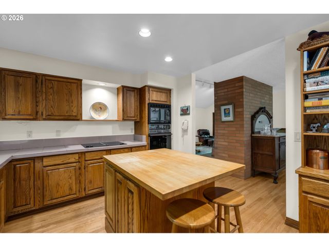 3141 ROYCE Way, Lake Oswego, OR 97034