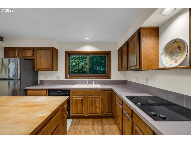 3141 ROYCE Way, Lake Oswego, OR 97034