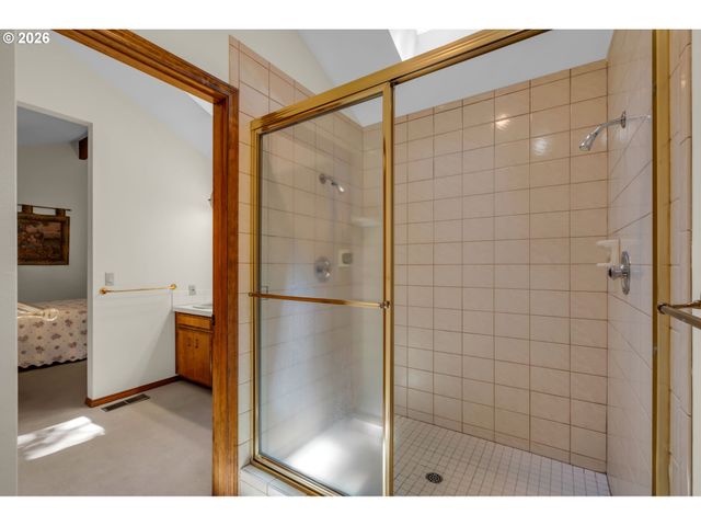 3141 ROYCE Way, Lake Oswego, OR 97034