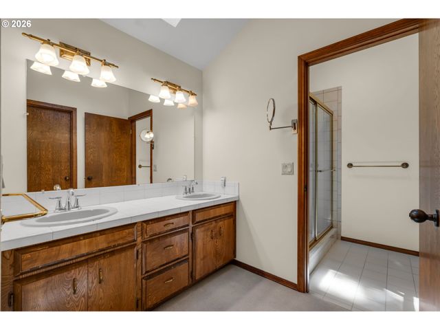3141 ROYCE Way, Lake Oswego, OR 97034