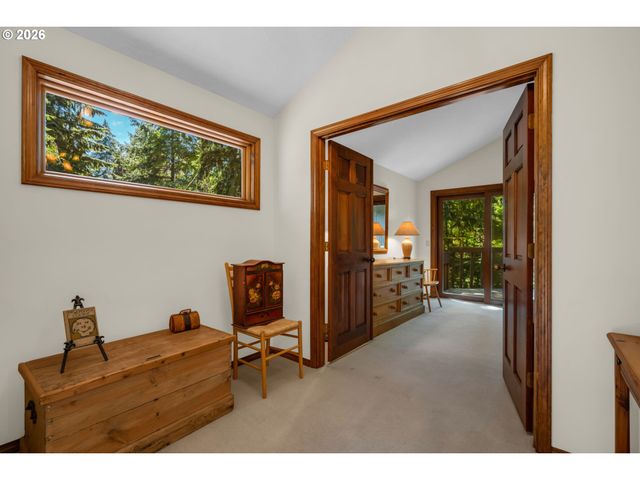3141 ROYCE Way, Lake Oswego, OR 97034