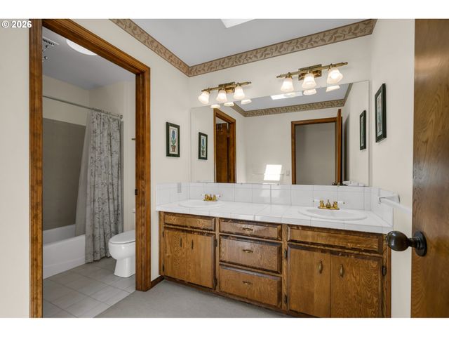 3141 ROYCE Way, Lake Oswego, OR 97034
