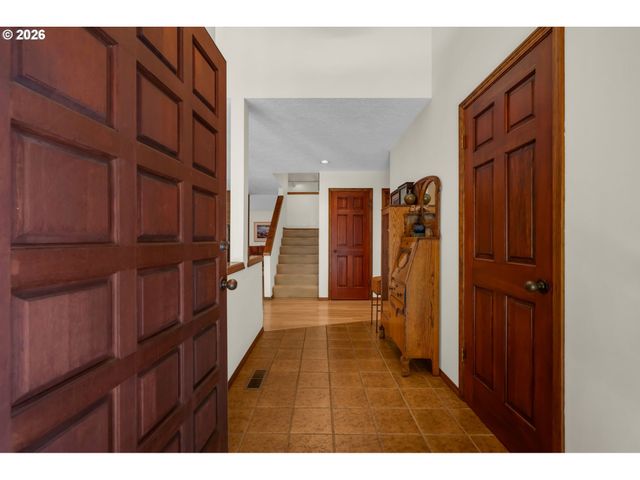 3141 ROYCE Way, Lake Oswego, OR 97034
